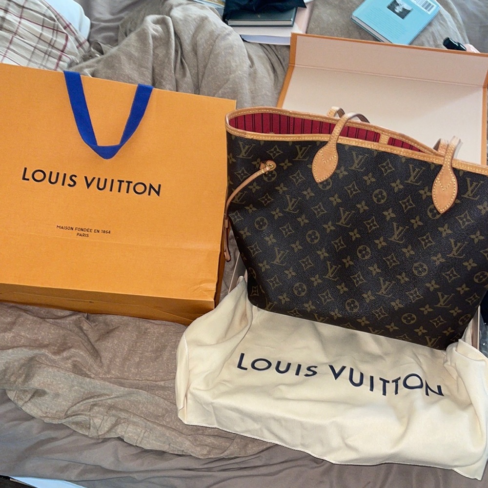 Louis Vuitton Monogram Neverfull MM with Red Interior WITH dust bag/box/bag